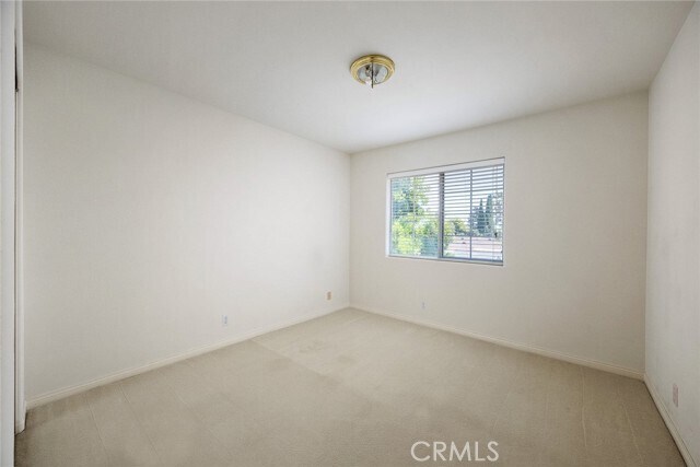 Building Photo - 5558 N Charlotte Ave