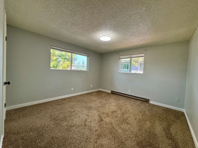 Building Photo - Move-In Ready 2-Bedroom 1 Bathroom Apartme...