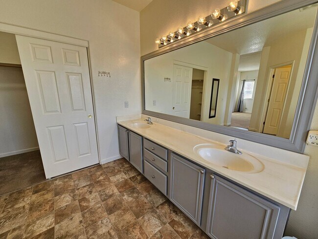 Building Photo - Cold Springs Beauty - Immaculate Newer Hom...