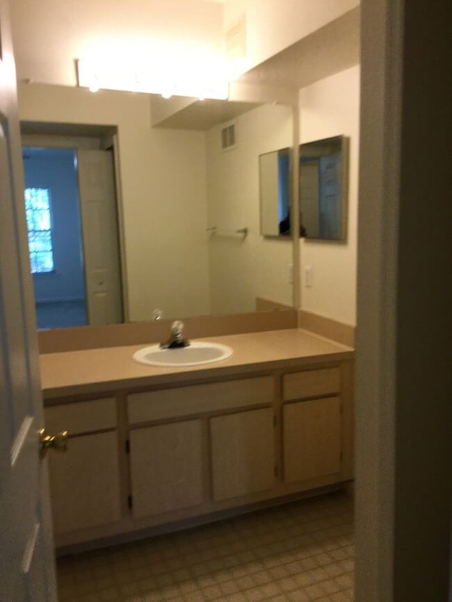 Building Photo - 2/2-East Orlando/Waterford Lakes Condo