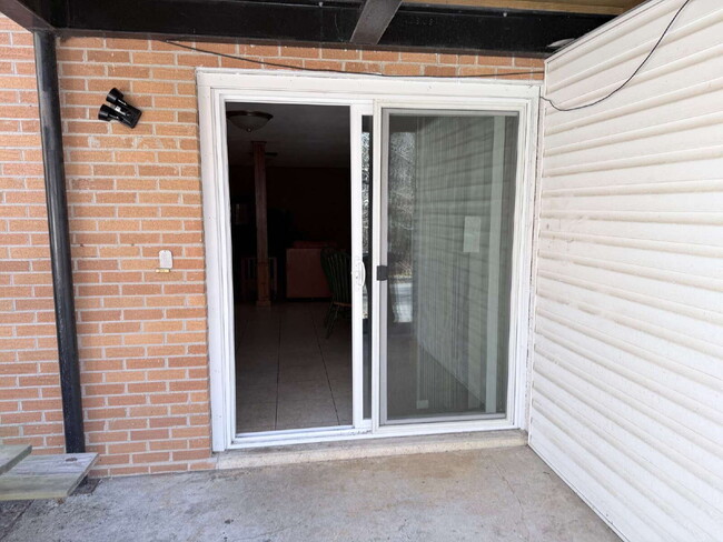 Building Photo - Spacious 1BR / 1BA Basement Apartment Just Minutes From Town