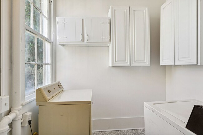 Building Photo - 1434 Constance