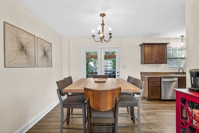 Building Photo - 420 N Magnolia Dr