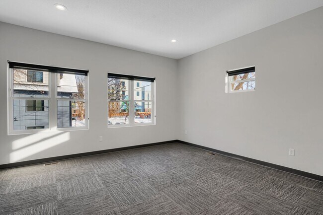 Building Photo - Spacious Brand New 8 Bed + 4 Bath near U of M!