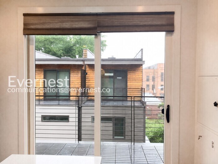Building Photo - 209 Robinson Sq Aly