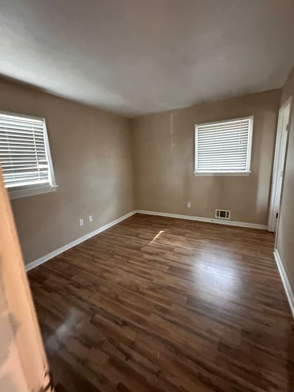 Building Photo - 8403 Robin Hill Dr