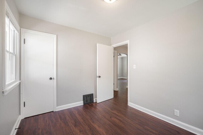 Building Photo - 3731 N 39th St