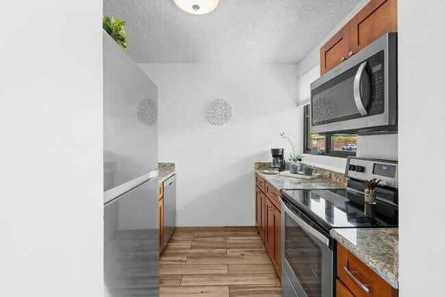 Building Photo - Kahana Manor #318 Furnished One Bedroom One Bath Unit