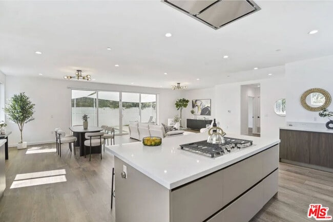 Building Photo - 6146 Whitsett Ave