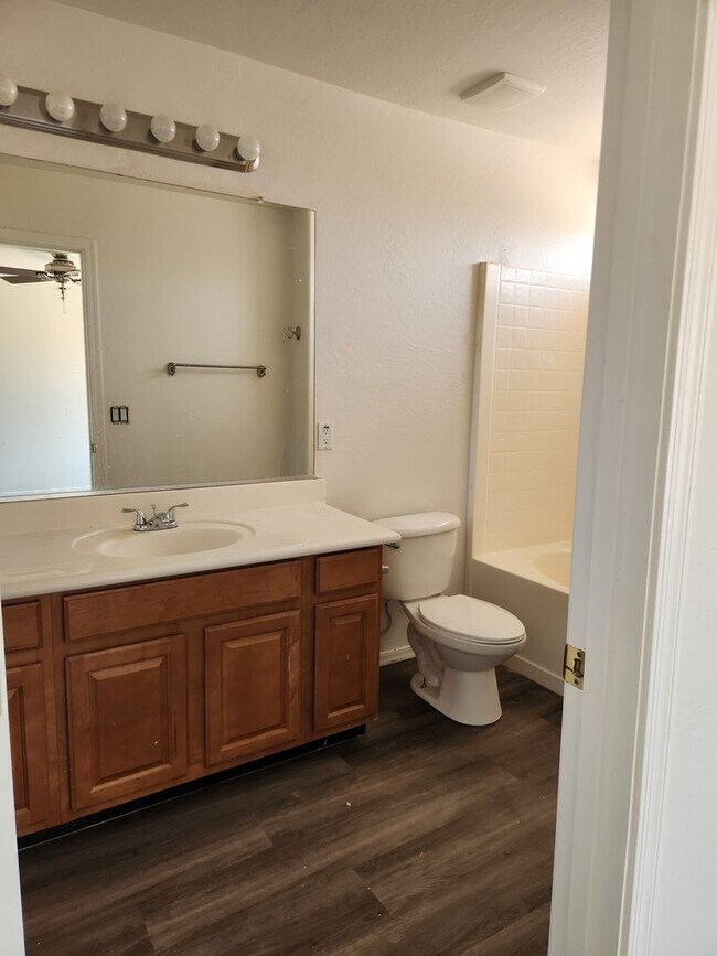 Building Photo - Sundance golf community home, 3 car garage, RV gate