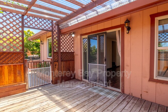 Building Photo - 1446 Skyview Dr