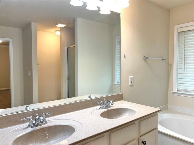 Building Photo - 530 Constellation Overlook SW