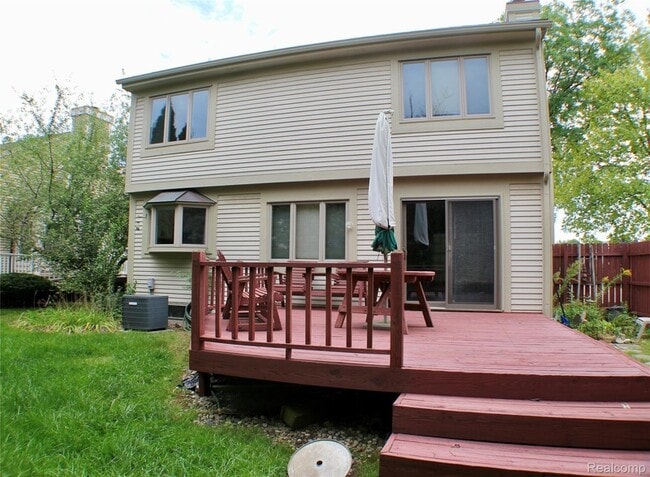 Building Photo - 1483 Colony Dr