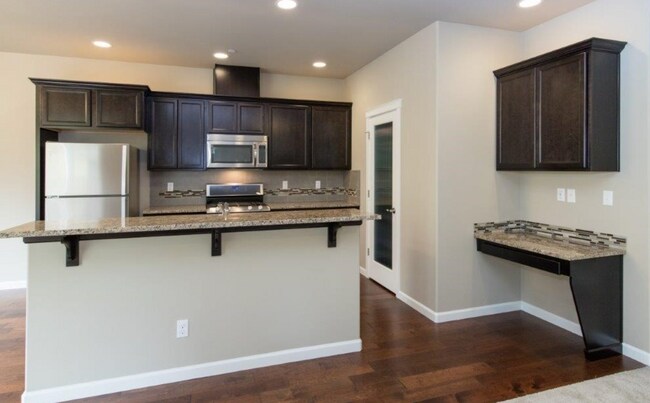 Building Photo - Spacious 4BD/3BA Modern Home in Bremerton, WA | Near PSNS & Naval Base Kitsap | Garage, Fireplace...