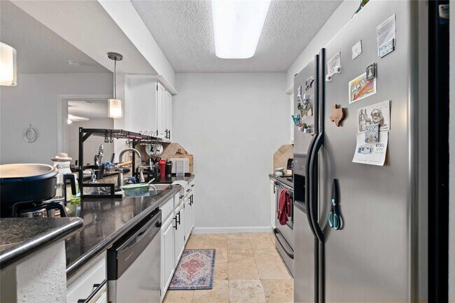 Building Photo - 1311 Antoine Dr