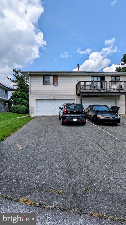 Building Photo - 1703 Fountain Rock Way