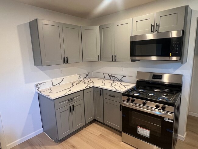 Building Photo - 6036 Sawyer St