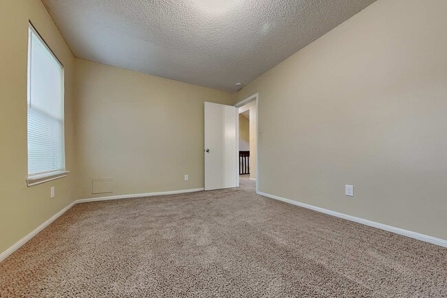 Building Photo - 11 Brentwood Oaks Ct