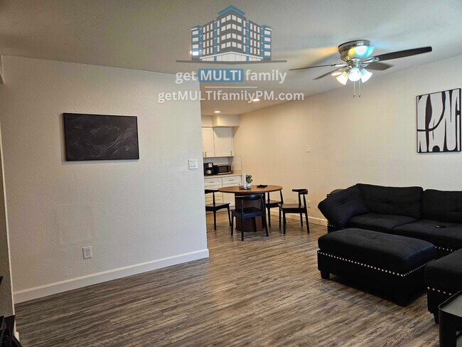 Building Photo - 515 W Pebble Beach Dr