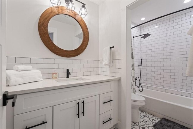 Building Photo - 3 Gilbert Trail NE