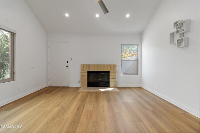 Building Photo - 646 Via Colinas