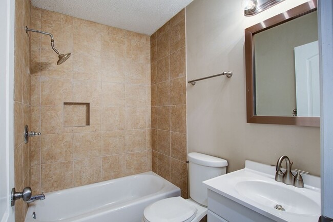 Building Photo - Cozy 2 Bedroom 2 Bathroom Condo in Seagate Village!