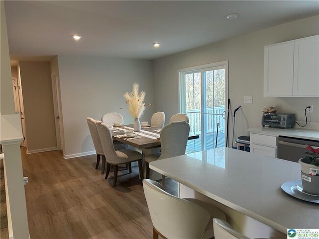 Building Photo - 2525 Barnes Ln