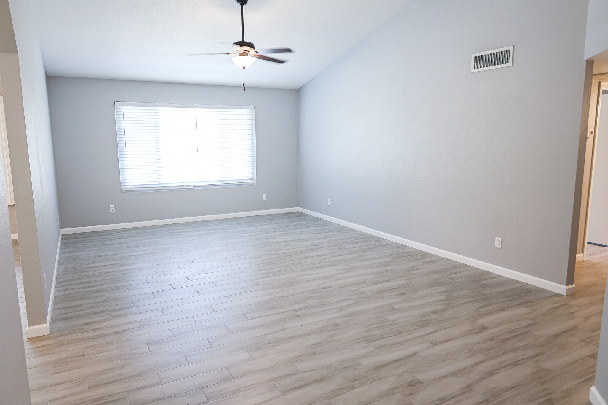 Building Photo - 14101 N 78th Dr