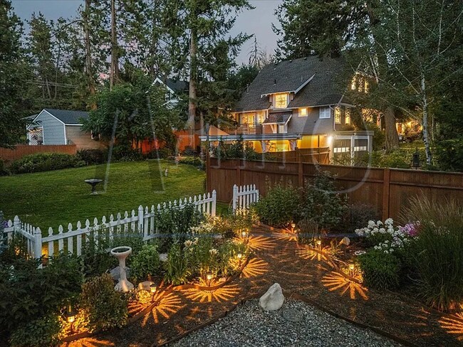 Building Photo - Stunning South Hill Home