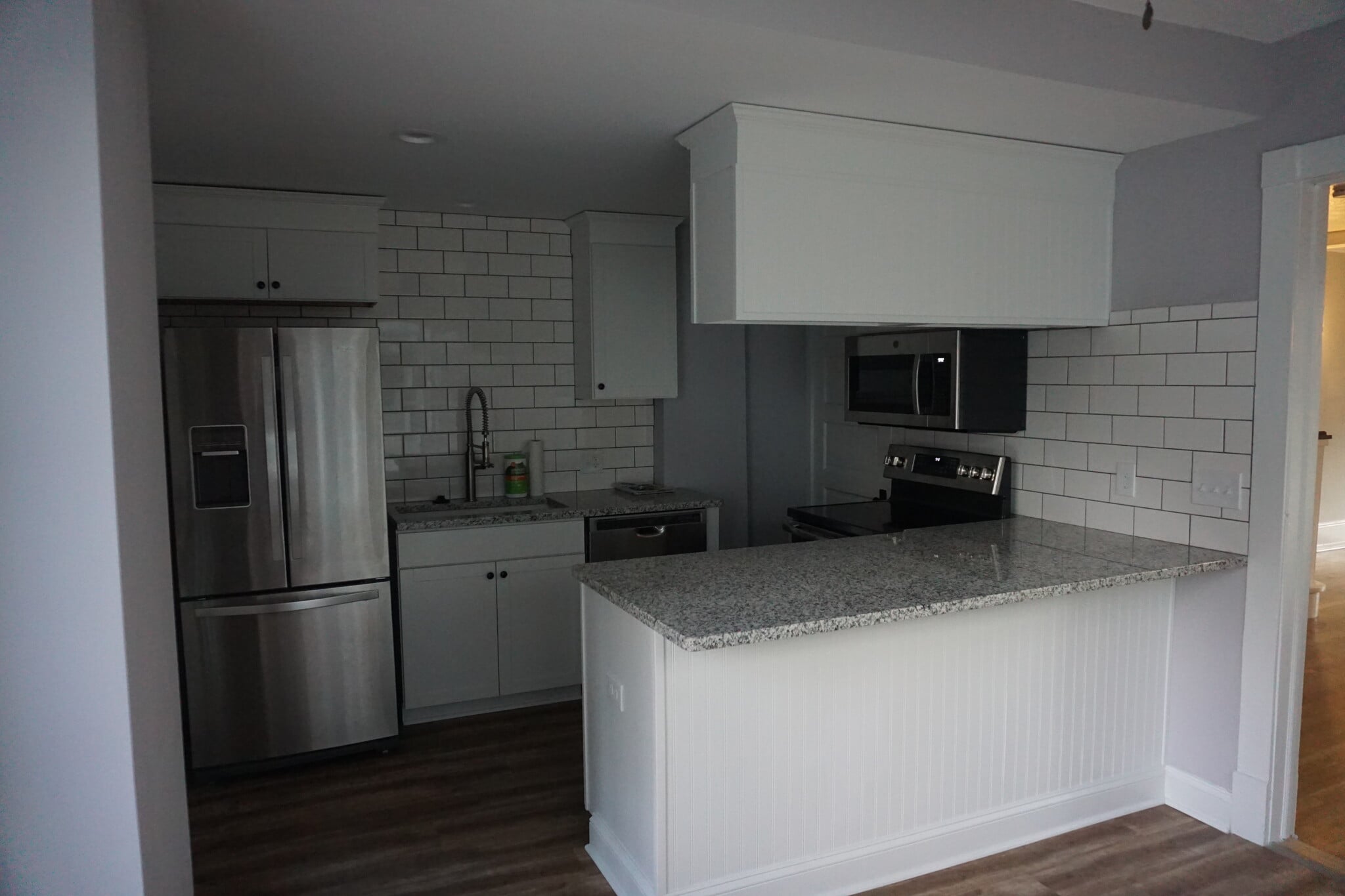 Kitchen (cooking area, peninsula) - 12222 Clifton Blvd