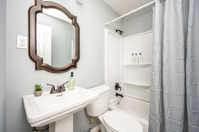 Building Photo - 3222 Jamaica Rd NW