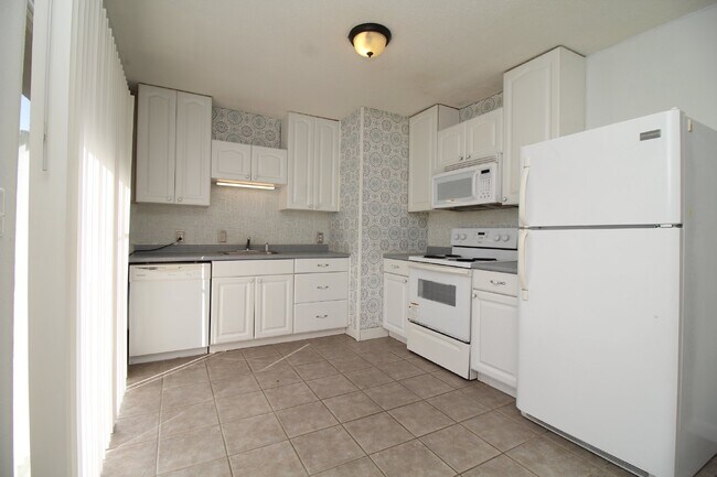 Building Photo - Spacious 3BR/1.5BA Home in Pace with Open Living Area, Tiled Family Room, and Fenced Backyard – M...