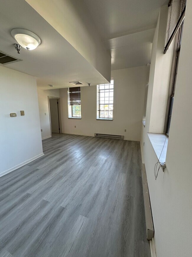 Building Photo - 149 Wilson St