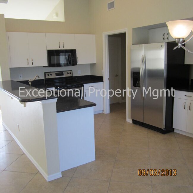 Building Photo - Beautiful 3-bedroom 2 bath Pool Home!  SW ...