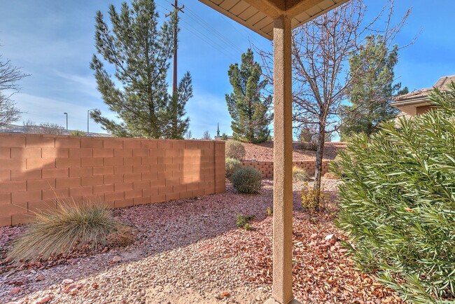 Building Photo - 3155 S Hidden Valley Dr