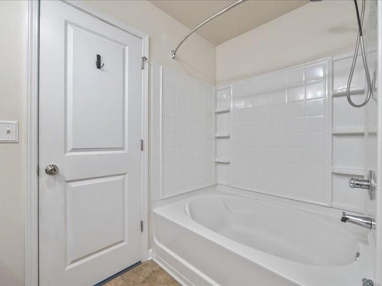 Building Photo - 472 Tufton Tr
