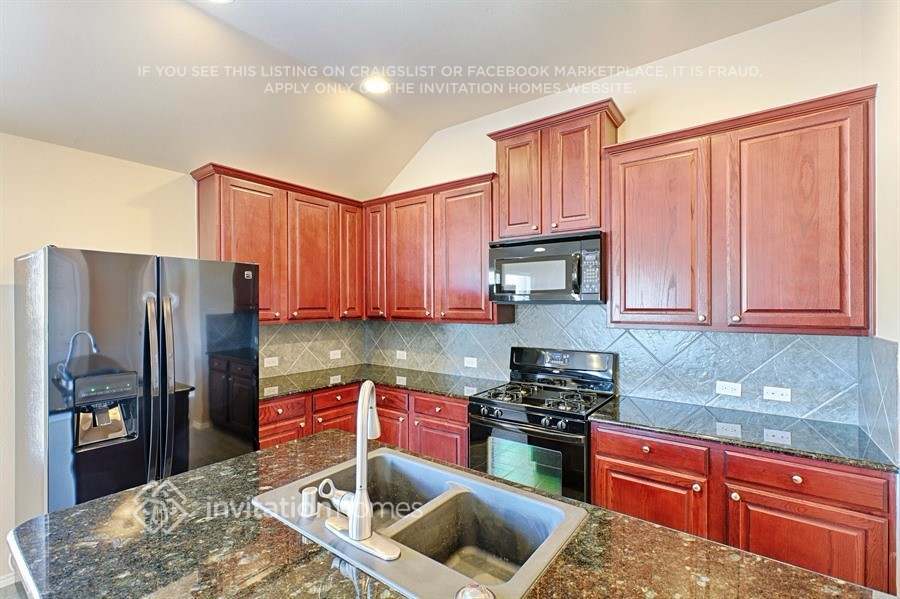 Building Photo - 5000 Blackwood Dr