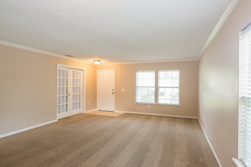 Building Photo - 1417 Heather Ct