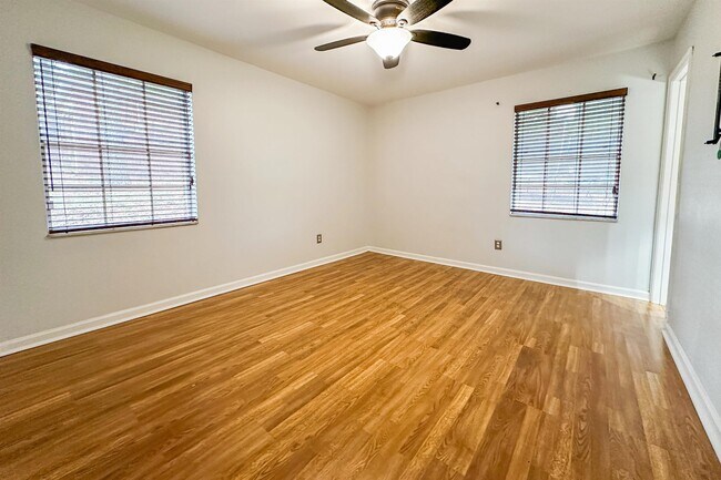 Building Photo - 2630 Mayfair Rd