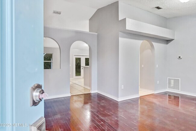 Building Photo - 13002 Viburnum Dr S