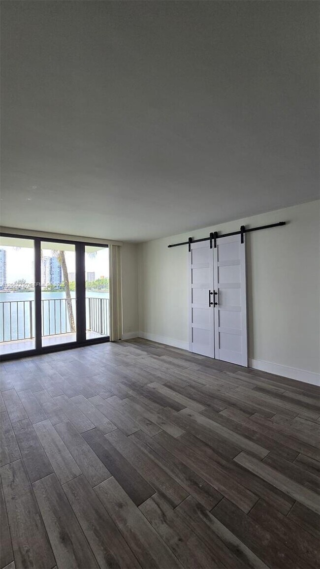 Building Photo - 18151 NE 31st Ct