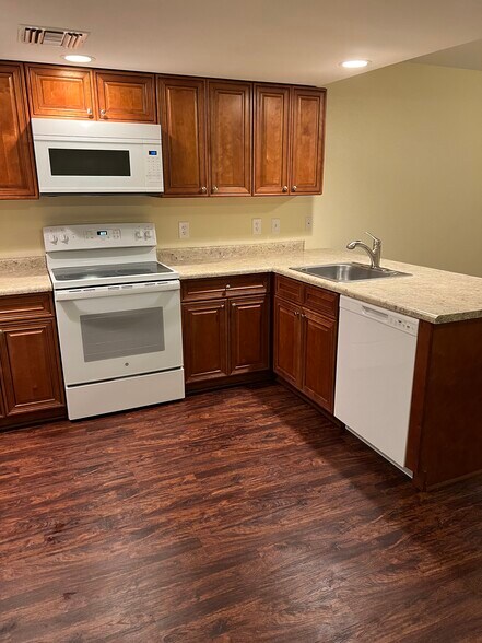 Building Photo - 3024 E Carey Ave