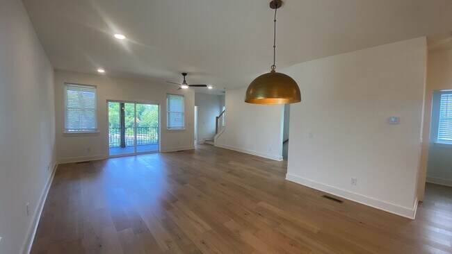 Building Photo - 335 Sophia Rain Dr
