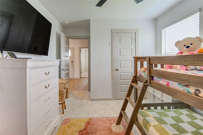 Building Photo - 403 Rain Water Ln