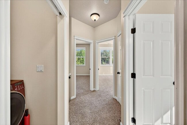 Building Photo - Stylish Multi-Level Condo in West Boise