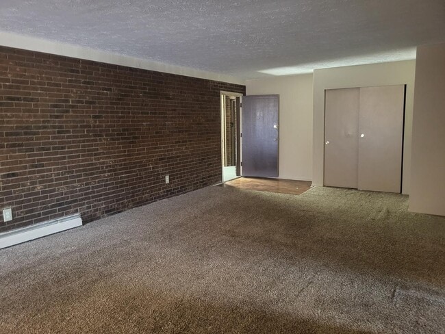 Building Photo - 20-32 Church St