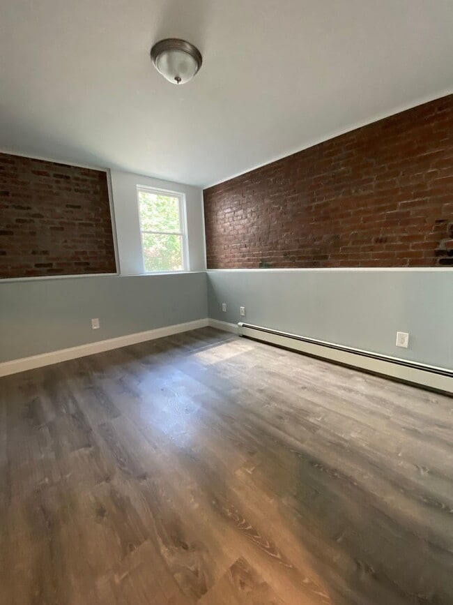 Building Photo - Gut Renovated Garden Level 4 Bed/2 Bath on Kelton St in Allston