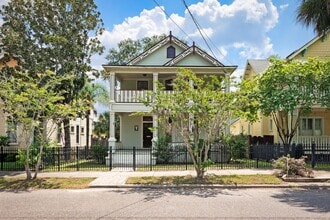 Building Photo - Charming 4 Bedroom 3 Bathroom Historical H...