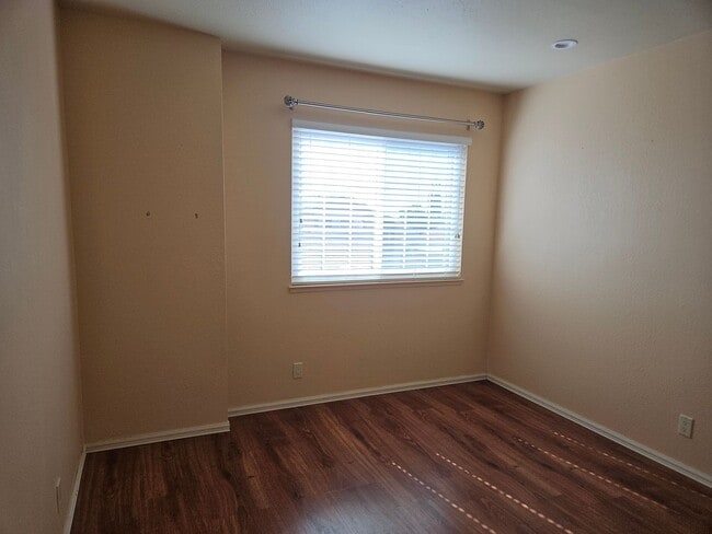 Building Photo - 3076 Valleywood Ct