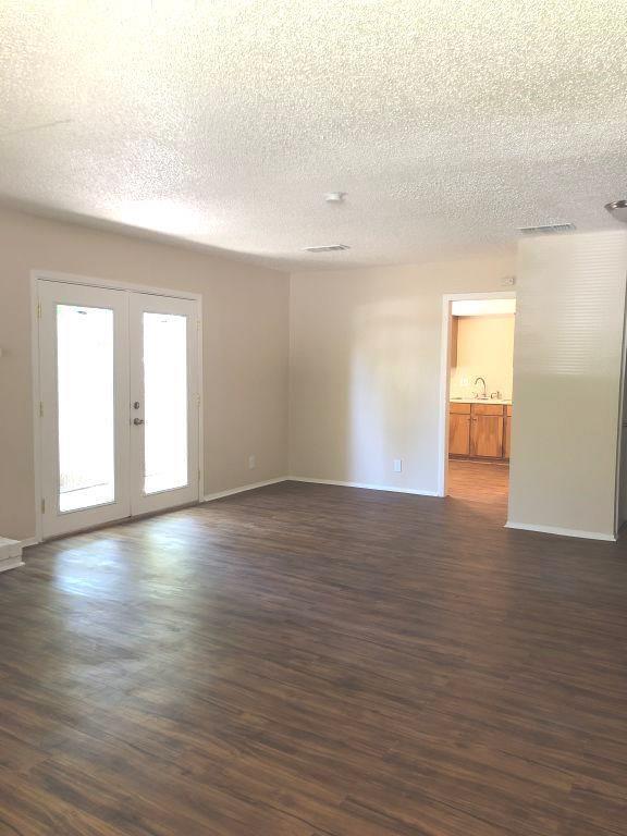 Building Photo - 9009 Quail Valley Dr